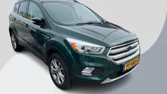 Groen Gebruikt 2017 Ford Kuga ST-Line SUV | € 15.900 (Eerlijke prijs)