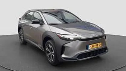 Grijs metallic Gebruikt 2025 Toyota bZ4X Business Edition SUV | € 39.700 (Eerlijke prijs)