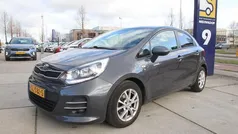 Grijs Gebruikt 2015 Kia Rio Hatchback | € 8.946 (Eerlijke prijs)