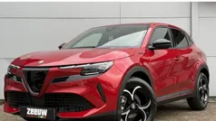 Rood Nieuw 2025 Alfa Romeo Junior Edizione Speciale SUV | € 39.540 (Eerlijke prijs)