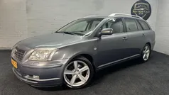 Grijs Gebruikt 2004 Toyota Avensis Luna Stationwagen | € 2.745 (Eerlijke prijs)