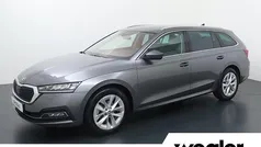 Grijs Gebruikt 2024 Skoda Octavia Business Line Stationwagen | € 28.940 (Eerlijke prijs)