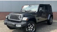 Grijs, metallic lak Nieuw 2025 Jeep Wrangler Unlimited Sahara SUV | € 89.450 (Eerlijke prijs)