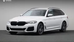 Wit Gebruikt 2022 BMW 530e Executive Stationwagen | € 41.880 (Eerlijke prijs)
