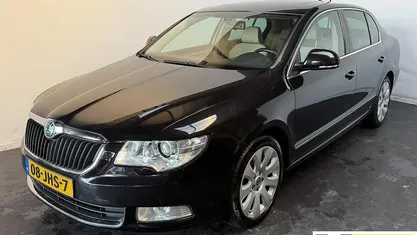 Zwart (parellak) Gebruikt 2009 Skoda Superb Business Line Hatchback | € 3.950 (Goede deal)