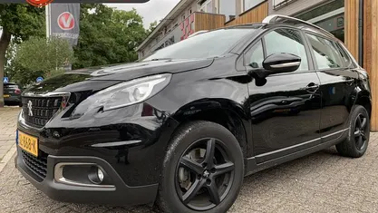 Zwart (metallic) Gebruikt 2018 Peugeot 2008 SUV | € 12.500 (Eerlijke prijs)