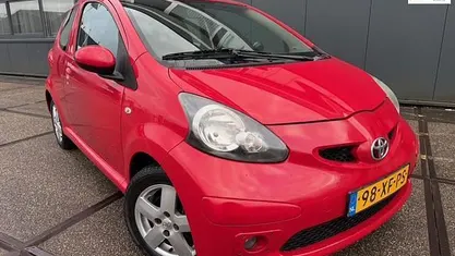 Occasion Toyota Aygo Sport 68 PK (50 kW) 2007 Rood Hatchback