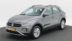 Grijs Gebruikt 2023 VW T-Roc Life SUV | € 29.850 (Eerlijke prijs)