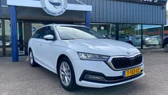 Wit Gebruikt 2023 Skoda Octavia Business Line Stationwagen | € 24.950 (Eerlijke prijs)