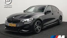 Zwart Gebruikt 2021 BMW 320e M Sport Sedan | € 31.830 (Eerlijke prijs)