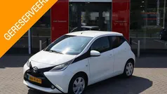 Wit Gebruikt 2017 Toyota Aygo X-play Hatchback | € 8.890 (Eerlijke prijs)