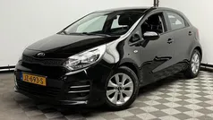 Zwart Gebruikt 2016 Kia Rio Hatchback | € 6.975 (Eerlijke prijs)