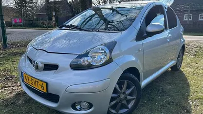 Occasion Toyota Aygo 68 PK (50 kW) 2012 Grijs (metallic) Hatchback