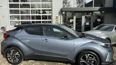 Grijs, metallic lak Gebruikt 2024 Toyota C-HR SUV | € 31.950 (Eerlijke prijs)