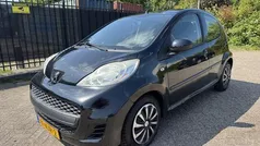Zwart, metallic lak Gebruikt 2010 Peugeot 107 Hatchback | € 1.950 (Eerlijke prijs)