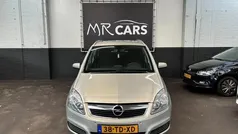 Grijs, metallic lak Gebruikt 2006 Opel Zafira Executive MPV | € 1.650 (Eerlijke prijs)