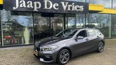 Grijs, metallic lak Gebruikt 2020 BMW 118 Executive Hatchback | € 23.950 (Eerlijke prijs)