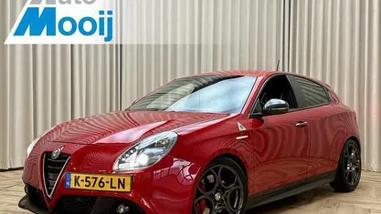 Rood Gebruikt 2014 Alfa Romeo Giulietta Quadrifoglio Verde Hatchback | € 15.950 (Eerlijke prijs)