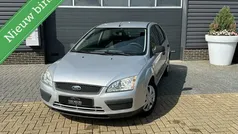 Grijs Gebruikt 2007 Ford Focus Ghia Hatchback | € 2.250 (Goede deal)