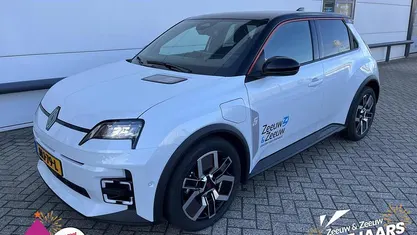 Wit Nieuw 2025 Renault R5 Iconic Hatchback | € 29.940 (Eerlijke prijs)