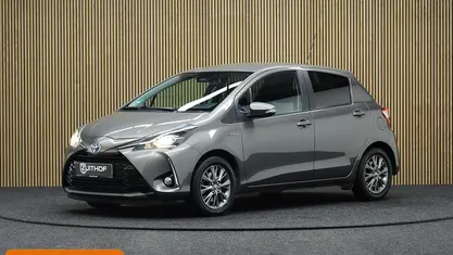 Grijs Occasion 2019 Toyota Yaris Hybrid Hatchback | € 14.950 (Eerlijke prijs)