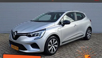 Grijs metallic Gebruikt 2023 Renault Clio V Equilibre Hatchback | € 15.295 (Eerlijke prijs)