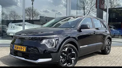 Zwart Gebruikt 2025 Kia e-Niro Light SUV | € 35.888 (Eerlijke prijs)