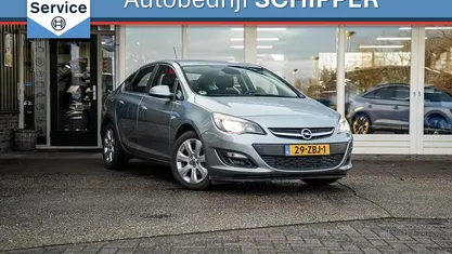 Grijs Gebruikt 2012 Opel Astra Cosmo Sedan | € 7.950 (Eerlijke prijs)