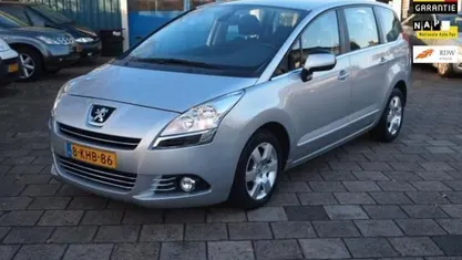 Grijs Gebruikt 2011 Peugeot 5008 MPV | € 7.250 (Eerlijke prijs)