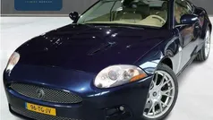 Blauw, metallic lak Gebruikt 2006 Jaguar XKR Coupé | € 23.450 (Eerlijke prijs)