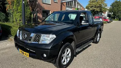 Zwart Gebruikt 2009 Nissan Navara SE Pickup | € 5.900 (Eerlijke prijs)