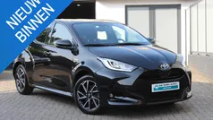 , metallic lak Gebruikt 2021 Toyota Yaris Hybrid Hatchback | € 20.490 (Eerlijke prijs)