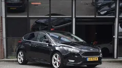 Zwart Gebruikt 2015 Ford Focus ST-Line Hatchback | € 7.450 (Eerlijke prijs)