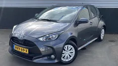 Grijs Gebruikt 2024 Toyota Yaris Hybrid Active Hatchback | € 22.400 (Eerlijke prijs)