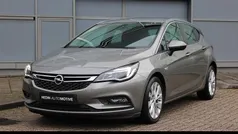 Grijs Gebruikt 2017 Opel Astra Edition Hatchback | € 12.945 (Eerlijke prijs)