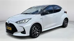 Wit Gebruikt 2021 Toyota Yaris Hybrid Executive Hatchback | € 22.745 (Eerlijke prijs)