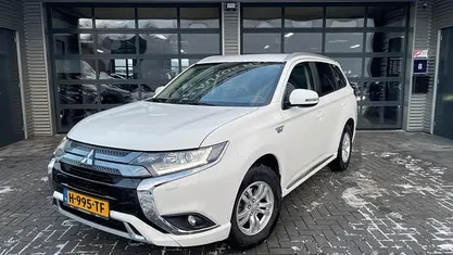 Occasion 2020 Mitsubishi Outlander SUV | € 15.700 (Super prijs)