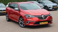 Rood, metallic lak Gebruikt 2017 Renault Mégane GT Line Bose Edition Stationwagen | € 12.950 (Eerlijke prijs)