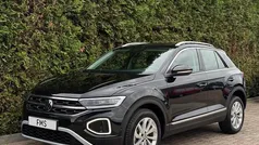 Zwart Gebruikt 2024 VW T-Roc Style SUV | € 34.890 (Eerlijke prijs)