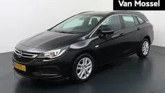 Zwart Gebruikt 2017 Opel Astra Edition Stationwagen | € 11.940 (Eerlijke prijs)