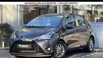 Grijs Gebruikt 2018 Toyota Yaris Hybrid Executive Hatchback | € 16.950 (Eerlijke prijs)