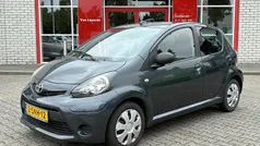 Grijs Gebruikt 2013 Toyota Aygo Hatchback | € 4.990 (Eerlijke prijs)