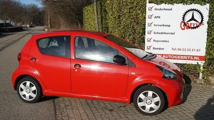 Rood Occasion 2007 Toyota Aygo Hatchback | € 2.250 (Eerlijke prijs)