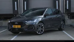 Grijs Gebruikt 2022 Ford Focus ST-Line X Hatchback | € 24.995 (Eerlijke prijs)