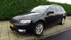 Zwart Gebruikt 2016 Skoda Octavia Stationwagen | € 7.950 (Goede deal)