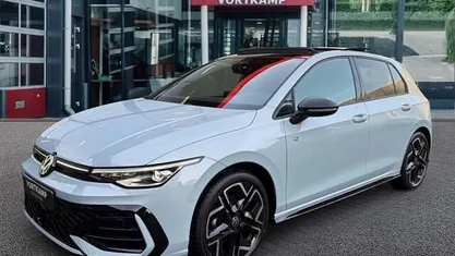 Blauw Nieuw 2025 VW Golf VIII R-line Hatchback | € 43.999 (Eerlijke prijs)