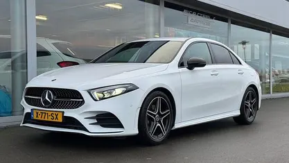 Wit Gebruikt 2022 Mercedes A200 AMG line Sedan | € 30.950 (Eerlijke prijs)