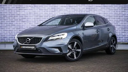 Grijs Occasion 2020 Volvo V40 Hatchback | € 21.894 (Eerlijke prijs)
