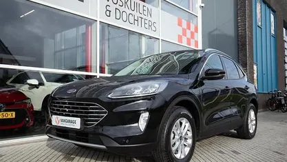 Zwart Gebruikt 2022 Ford Kuga Titanium SUV | € 23.950 (Goede deal)