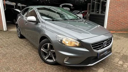 Grijs Gebruikt 2016 Volvo V40 R-Design Stationwagen | € 6.995 (Eerlijke prijs)